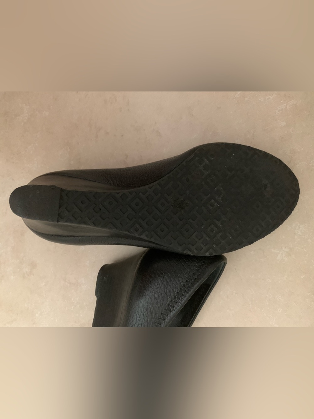 Tory Burch Sally Black Pebbled Leather Wedge Pumps Size 5.5 - Picture 7 of 11